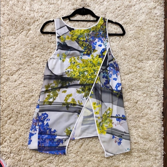 Clover cannon open back blouse tank - Picture 2 of 3